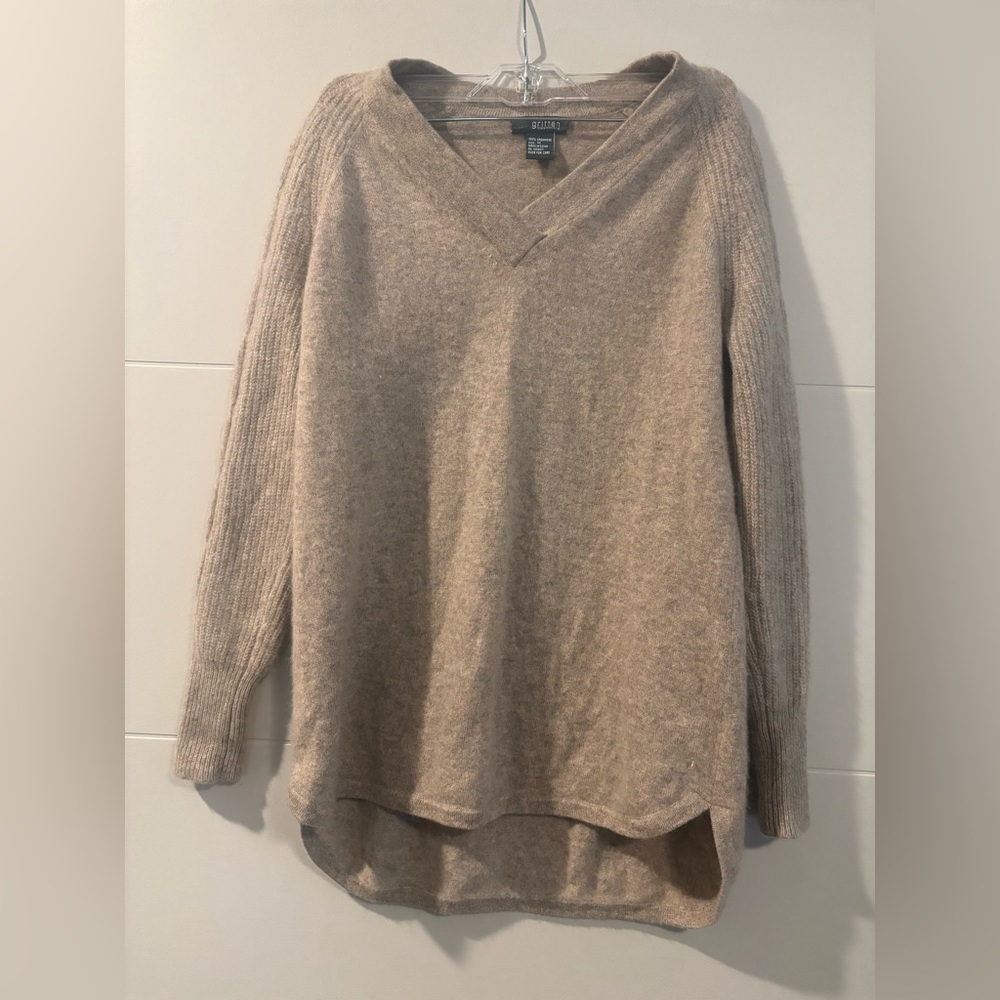 🚫Tan V-Neck Sweater with Relaxed Fit🚫